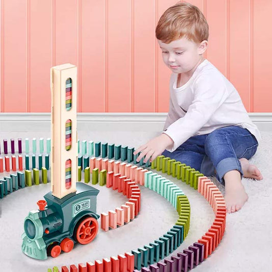 Domino vláček – vláček, který skládá domina